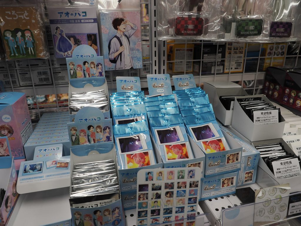 Ekspozycja Ao no Hako i Poshicone w Animate Ikebukuro - karty kolekcjonerskie, dział Tokyo Ghoul po prawej