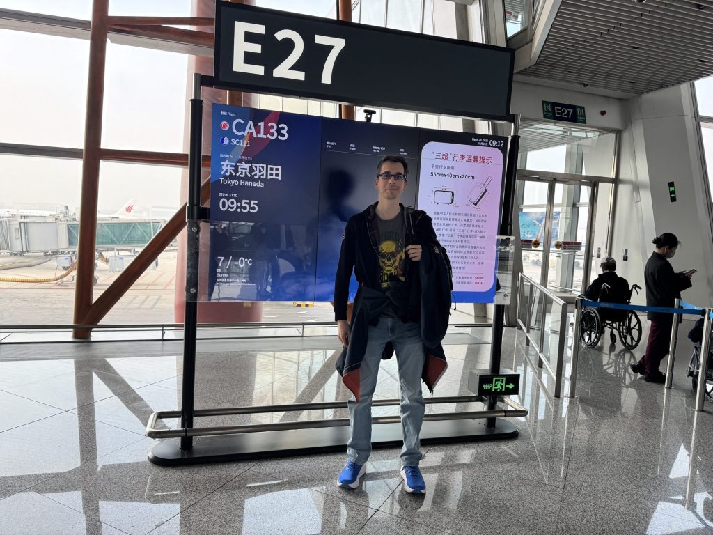 Bramka E27 - lot CA133 Tokyo Haneda