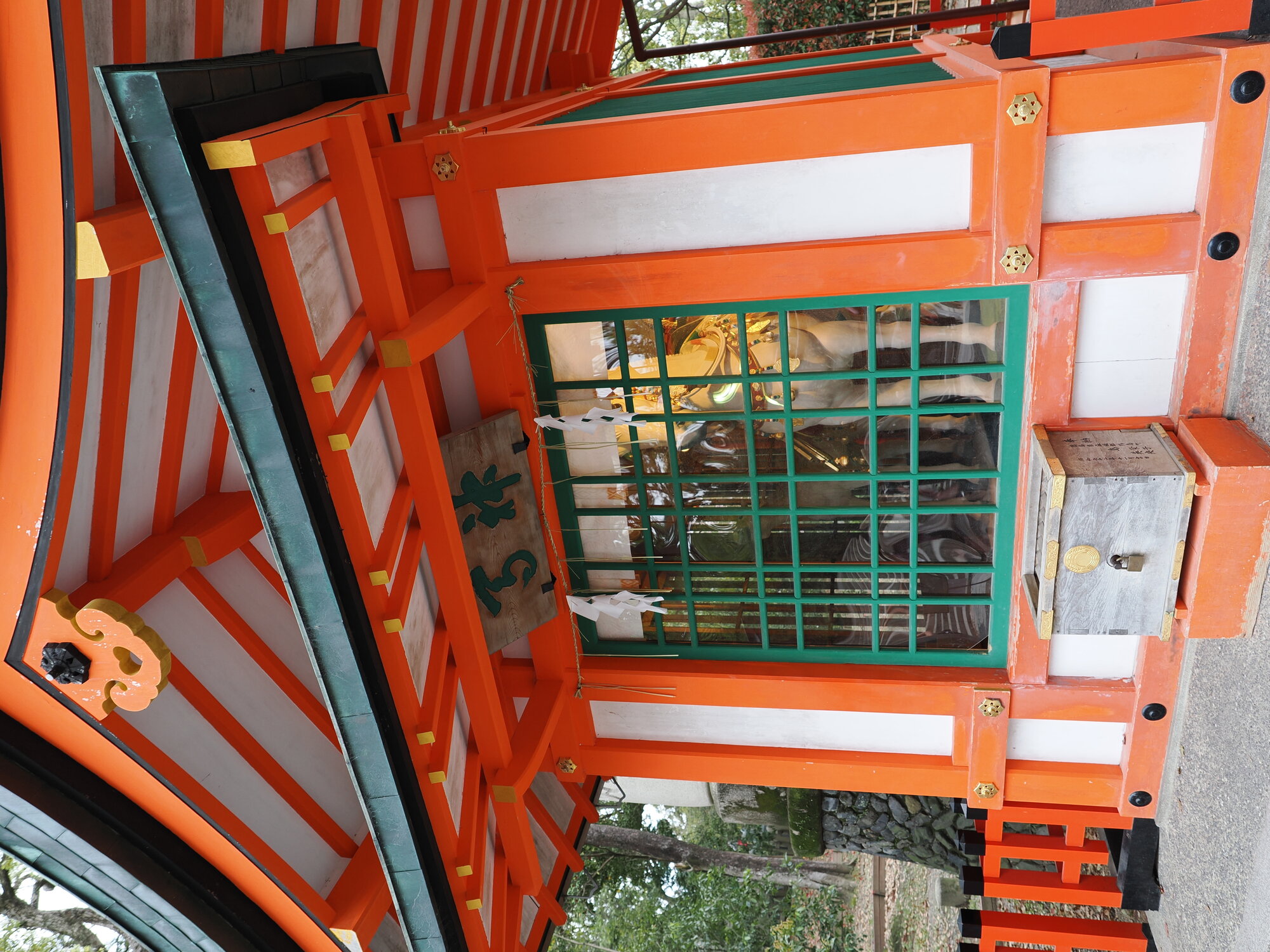 Pawilon białego konia shinme przy Fushimi Inari