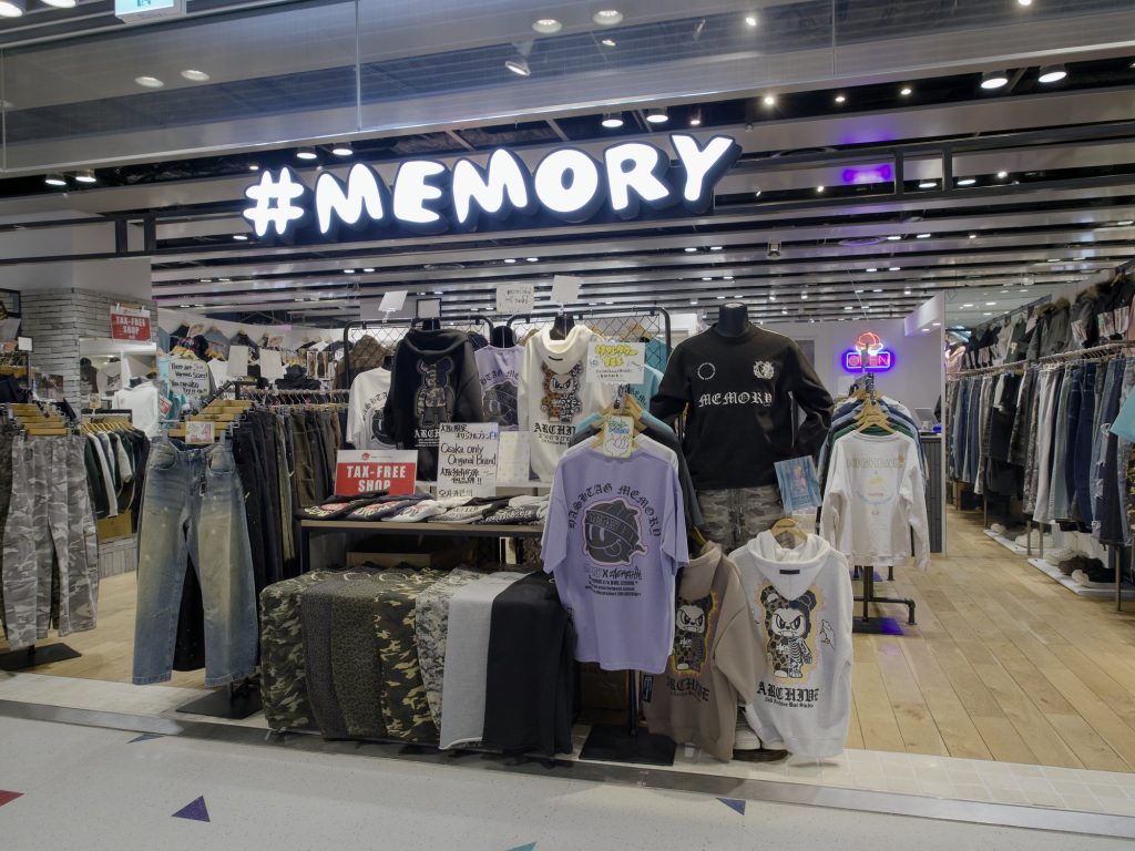 Sklep Memory Osaka z odzieżą streetwear i bluzy z nadrukami